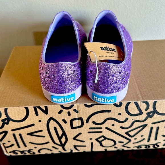 Girls native slip on shoes youth size one. New inbox. - Picture 3 of 3